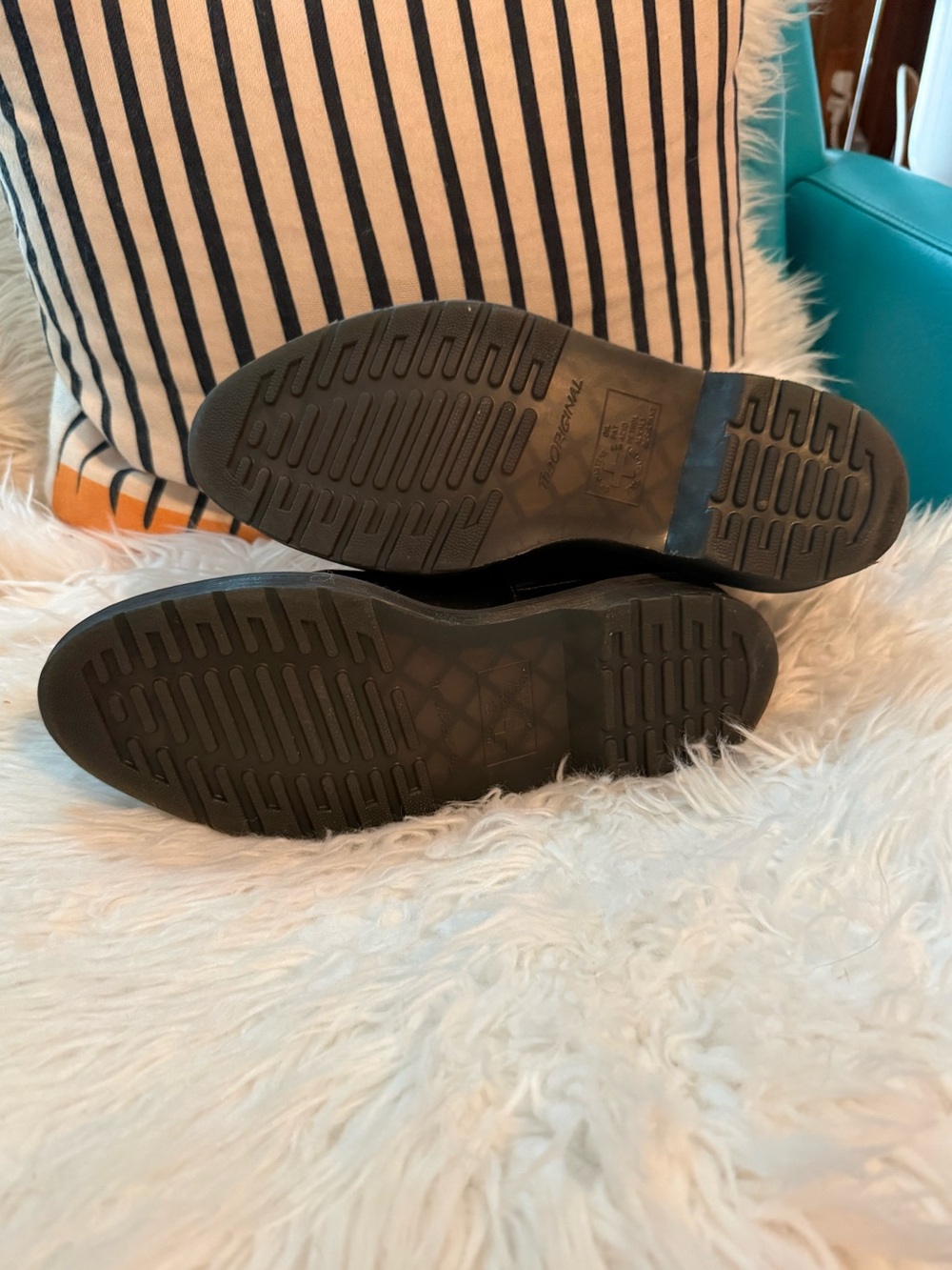 Doc Martens Chelsea boots - Picture 2 of 3